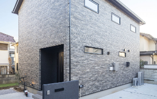 吹抜と機能的な動線で快適な住まい サブ画像3
