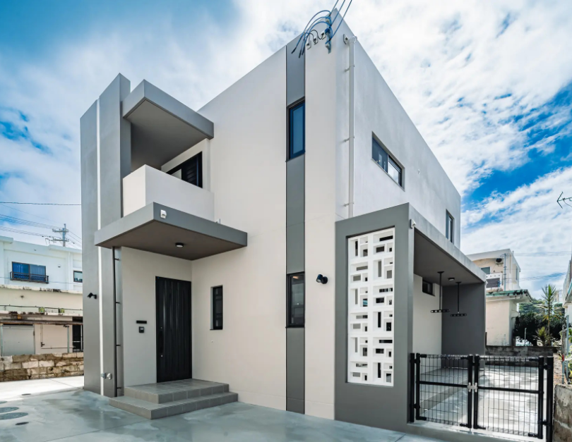 収納スペースが充実したシンプルモダンな住宅